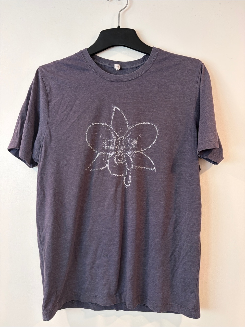 Men's Short-Sleeve Graphic Crew Neck Tee in Purple